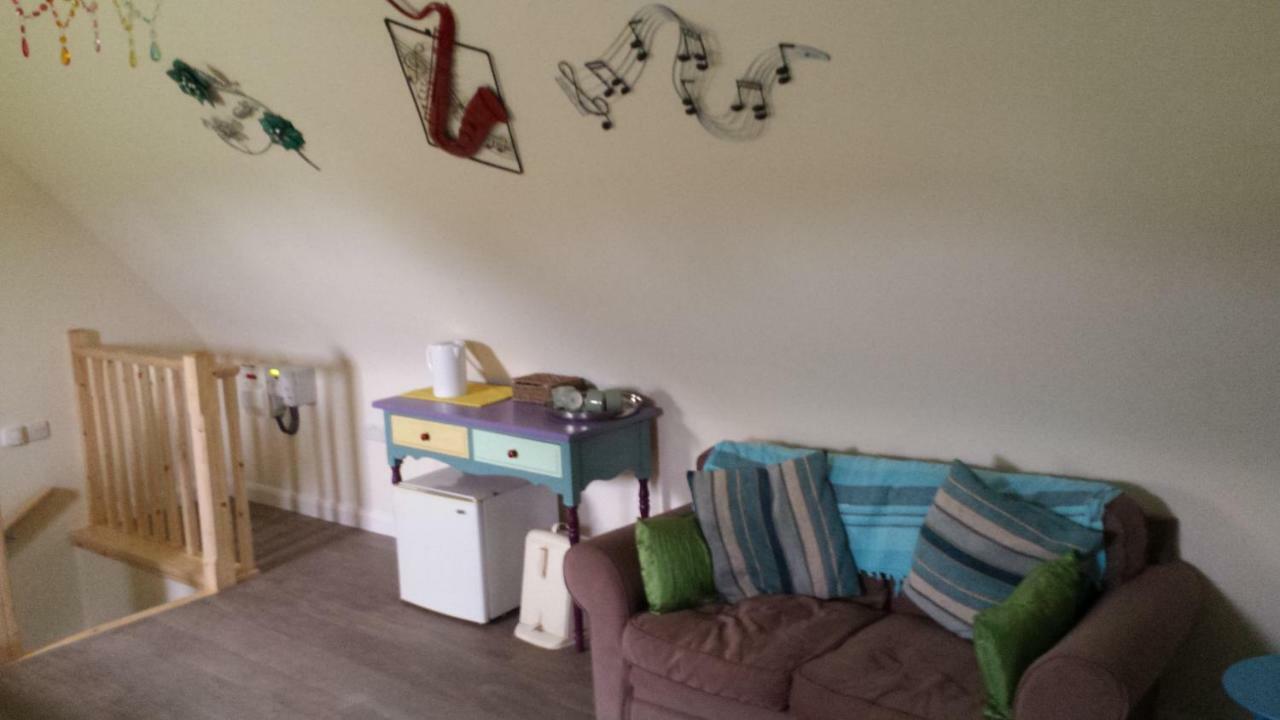 Ferienwohnung The Saracens Head The Conkera Chapel St. Leonards Exterior foto