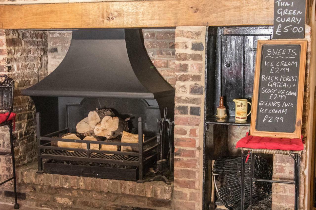 Ferienwohnung The Saracens Head The Conkera Chapel St. Leonards Exterior foto